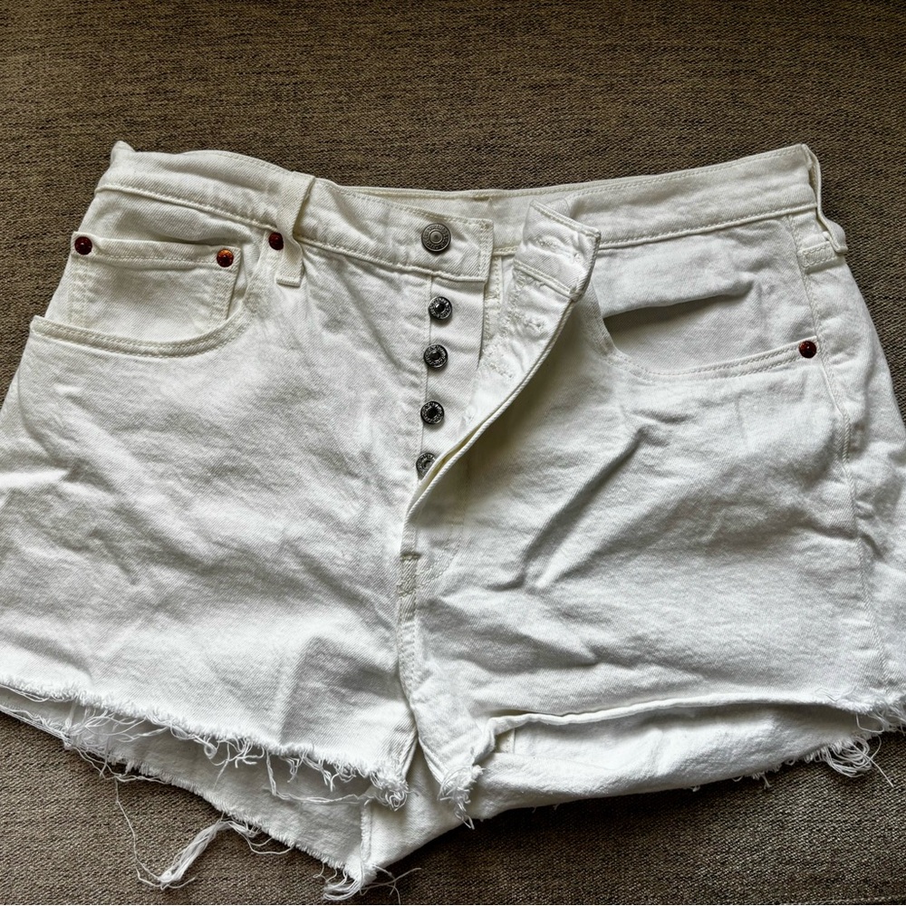 Levi's White Jean Shorts High-Waisted Frayed Hem